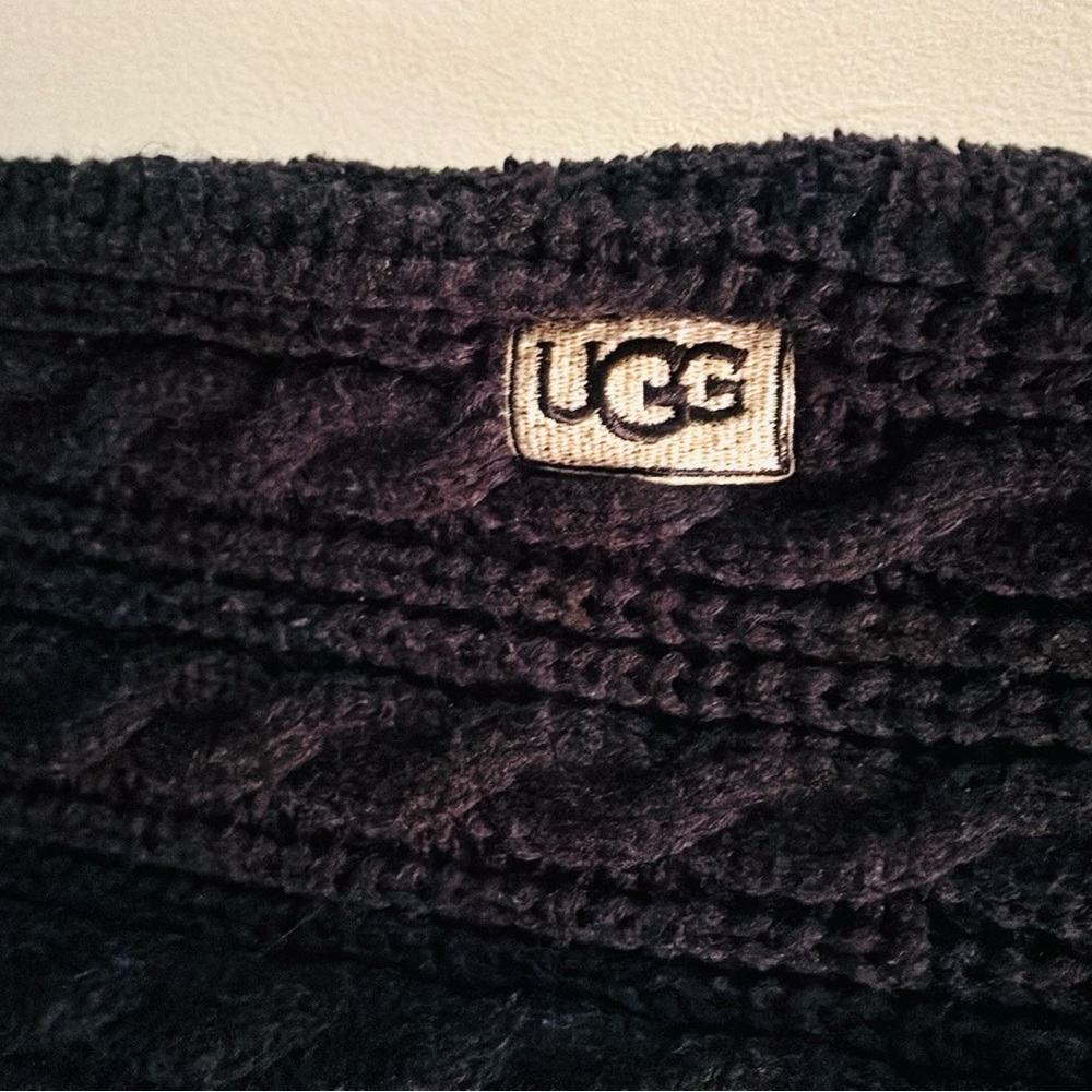 UGG Australia infinity black scarf